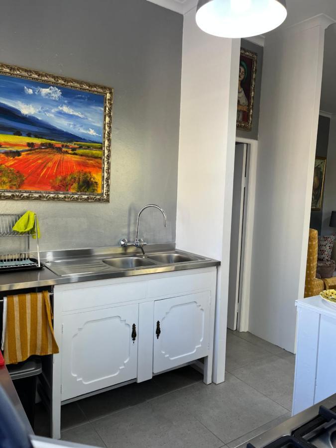 Somerset West Garden Apartments 1 외부 사진