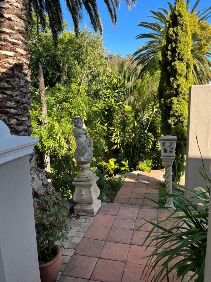 Somerset West Garden Apartments 1 외부 사진
