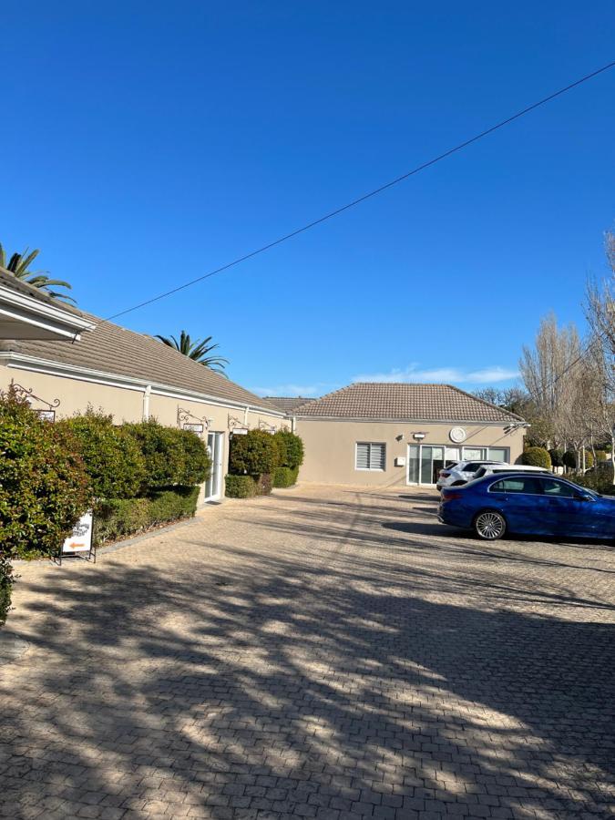 Somerset West Garden Apartments 1 외부 사진