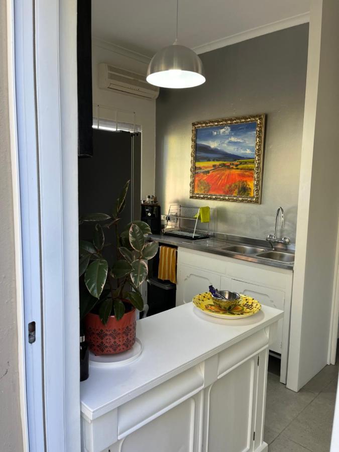 Somerset West Garden Apartments 1 외부 사진