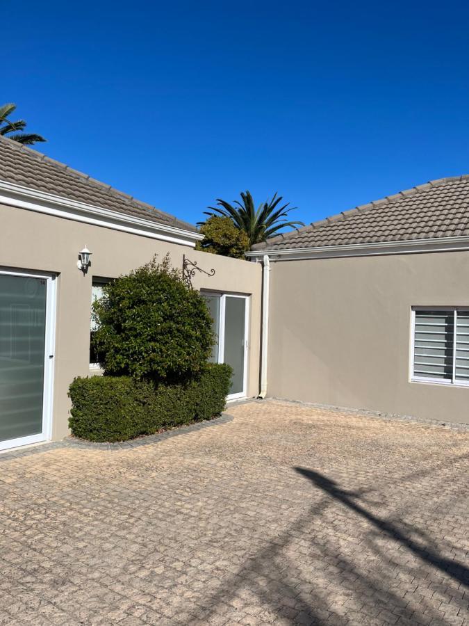 Somerset West Garden Apartments 1 외부 사진
