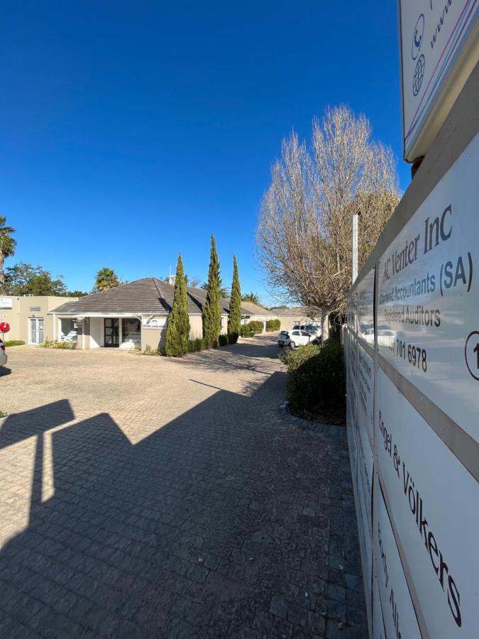 Somerset West Garden Apartments 1 외부 사진