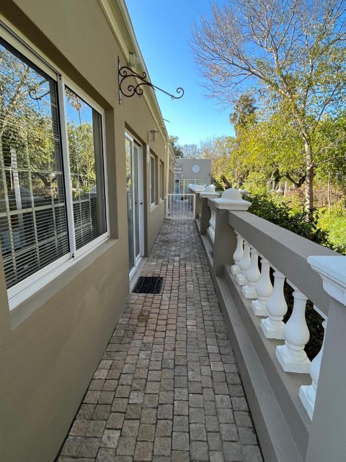 Somerset West Garden Apartments 1 외부 사진