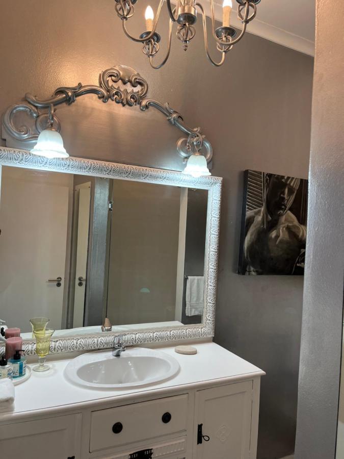 Somerset West Garden Apartments 1 외부 사진