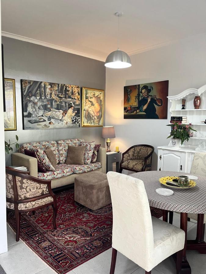 Somerset West Garden Apartments 1 외부 사진