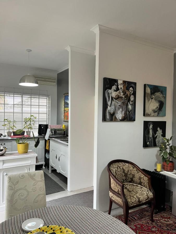 Somerset West Garden Apartments 1 외부 사진