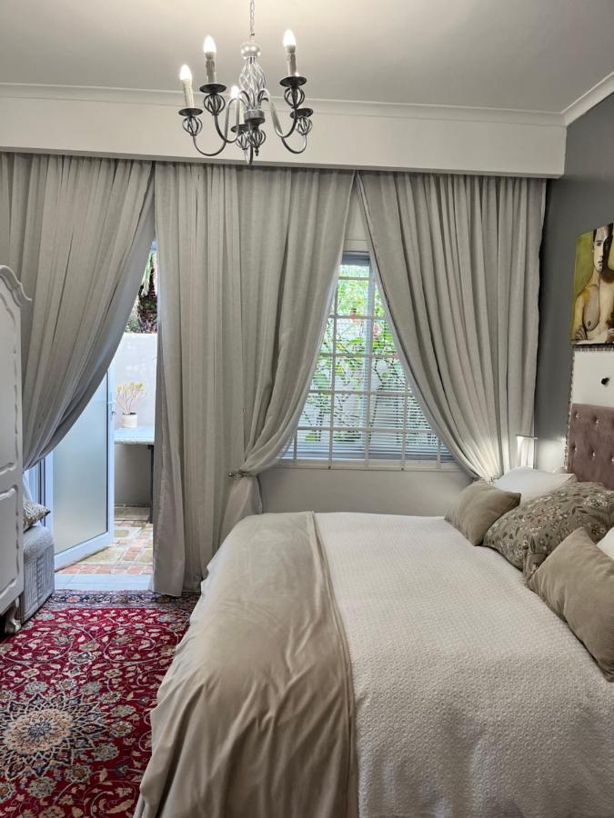 Somerset West Garden Apartments 1 외부 사진