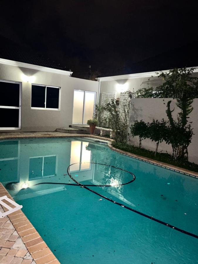 Somerset West Garden Apartments 1 외부 사진