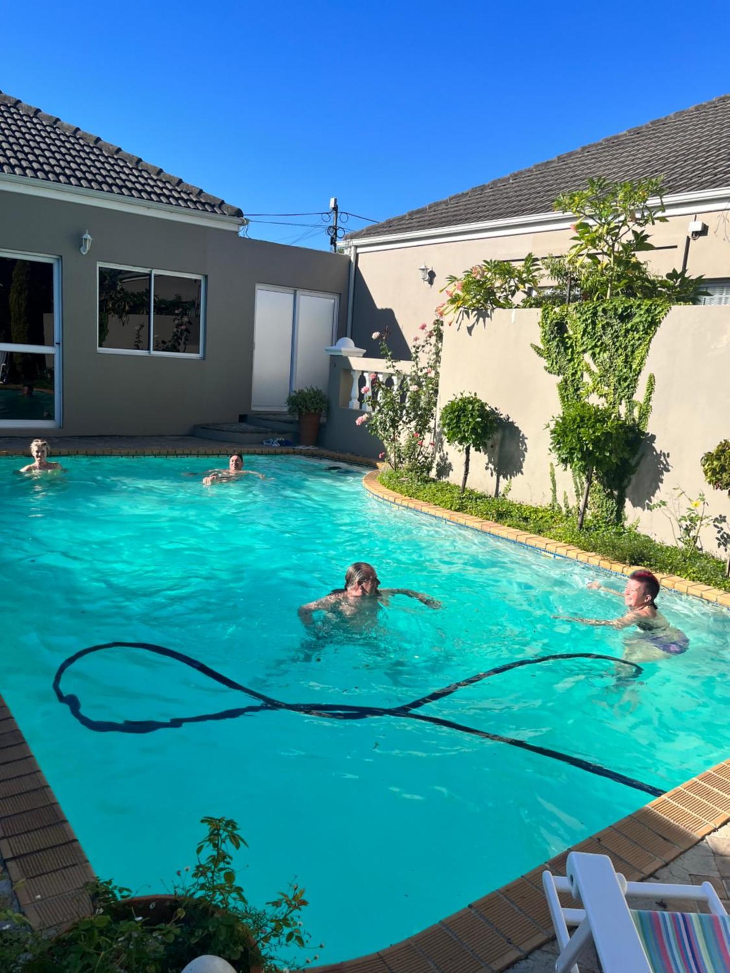 Somerset West Garden Apartments 1 외부 사진